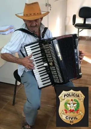 Pol&iacute;cia Civil recupera acordeom e entrega ao propriet&aacute;rio