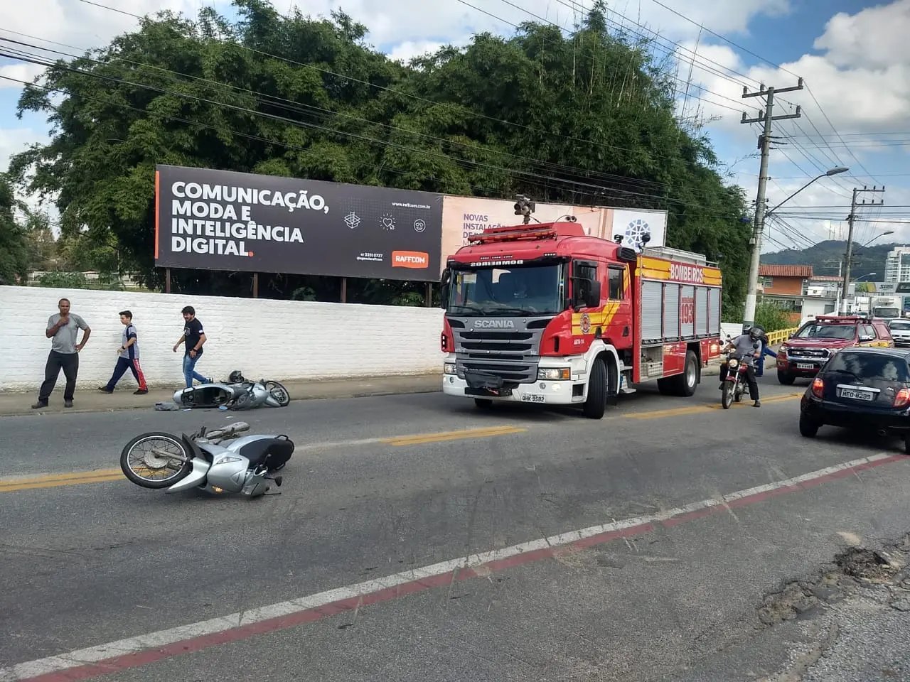 Choque envolve duas motocicletas no bairro Steffen
