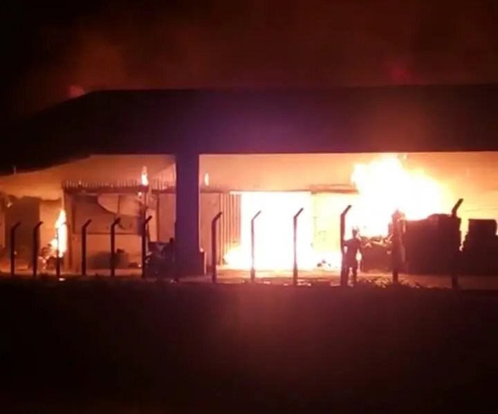 Inc&ecirc;ndio de grandes propor&ccedil;&otilde;es em Brusque