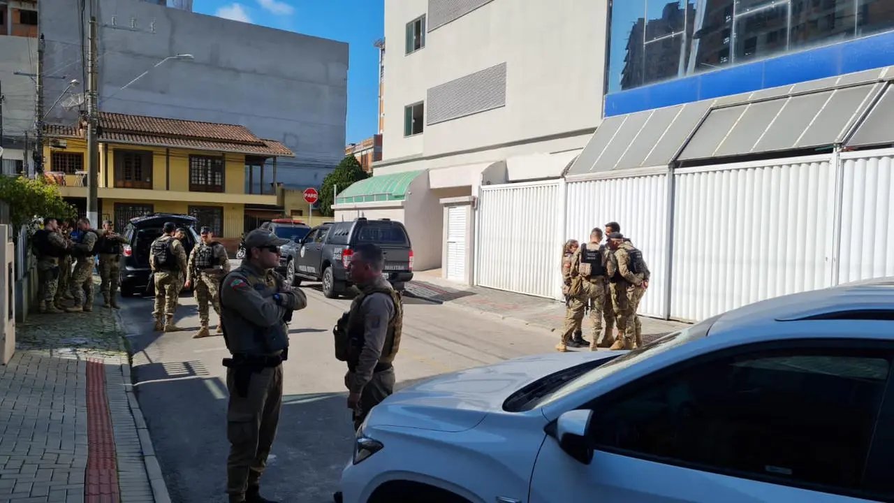 Homem mant&eacute;m esposa sob c&aacute;rcere e Bope &eacute; acionado