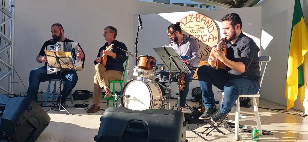 Grupo Chopp com Rosca anima tarde de domingo 