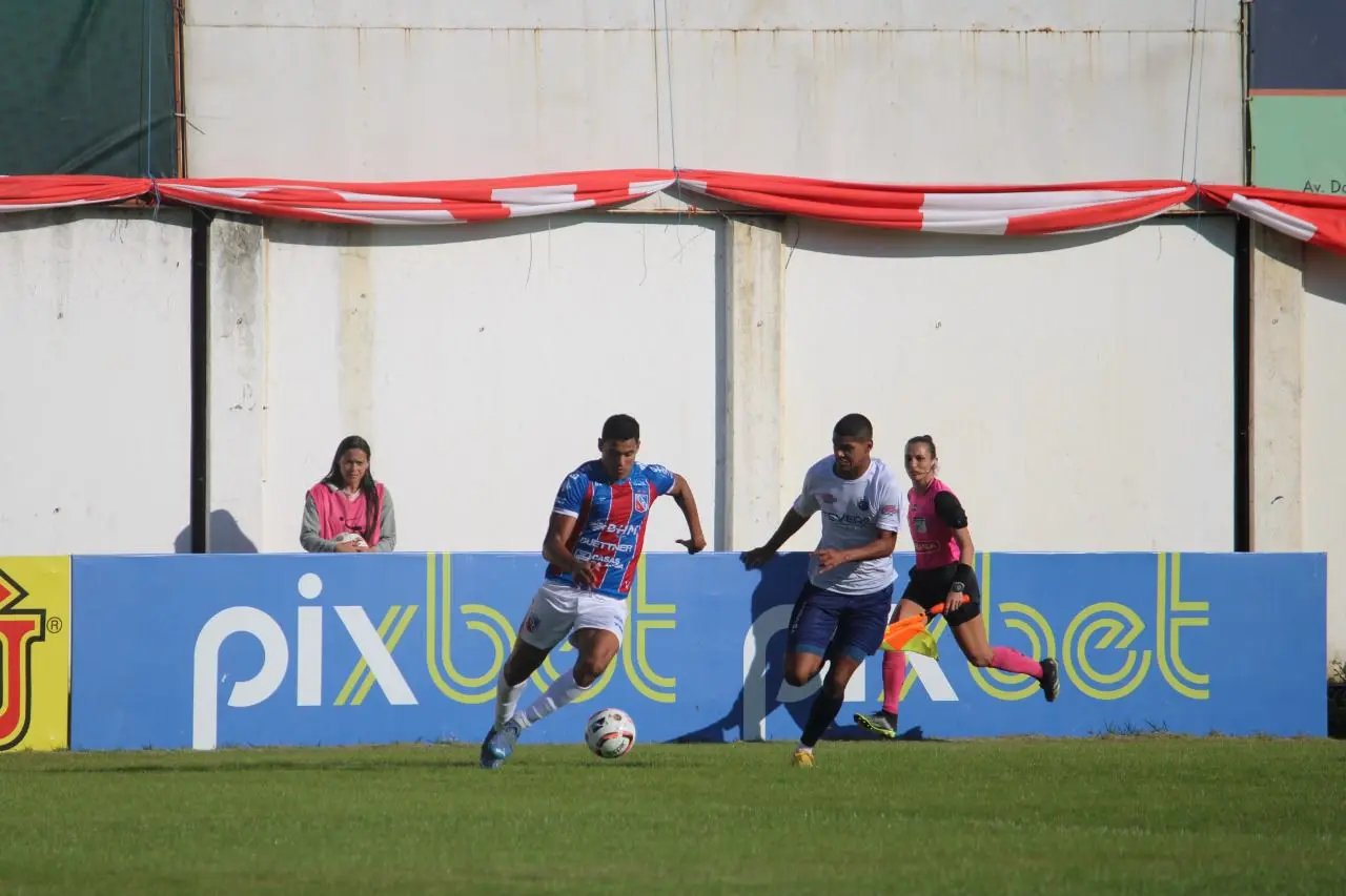 Com gol no fim, Carlos Renaux  bate o Guarani, no Augusto Bauer