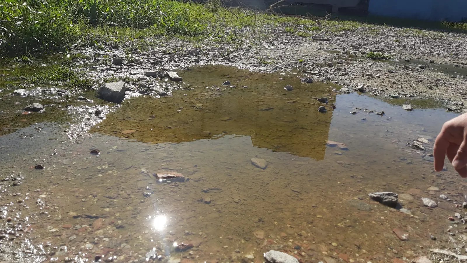 (V&iacute;deo) Com esgoto acumulado, moradores do Paquet&aacute;, buscam solu&ccedil;&atilde;o
