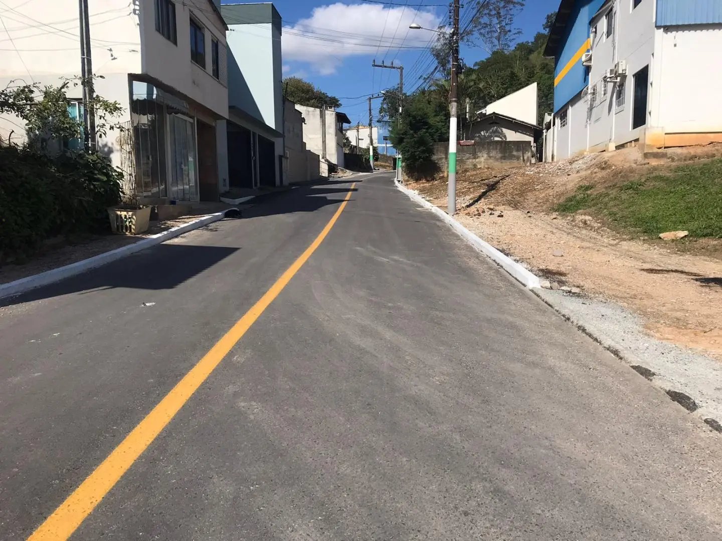 Entregue as obras de pavimenta&ccedil;&atilde;o e drenagem da rua Gustavo Imhof