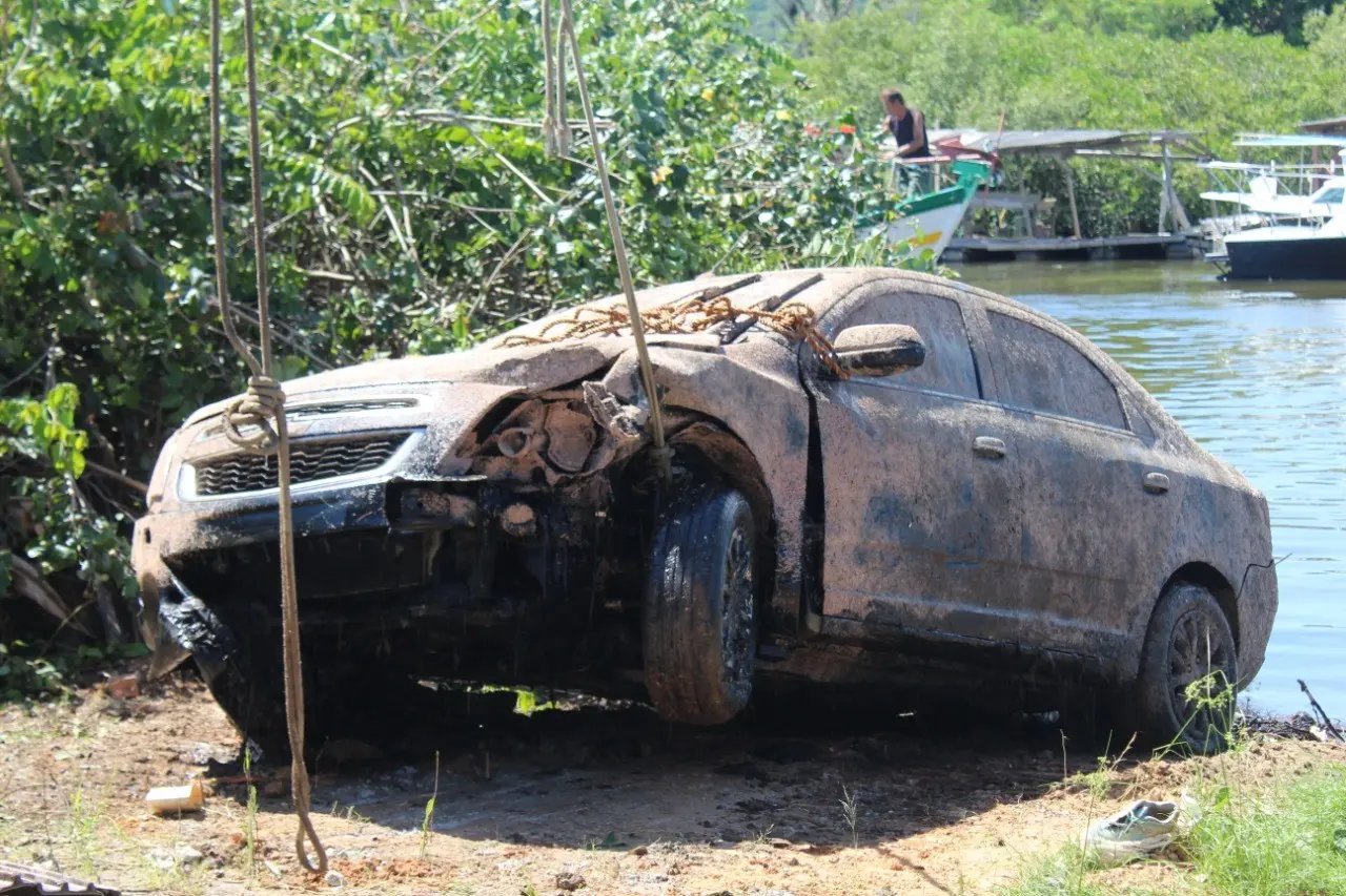  Carro encontrado no fundo do rio pertence a fiscal desaparecido