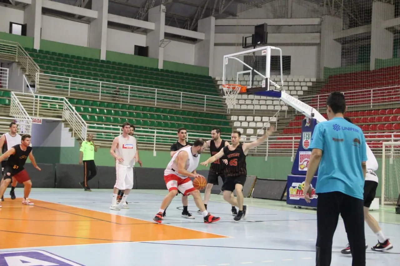 Em grande jogo, S&atilde;o Lu&iacute;s garante o ouro no basquete masculino