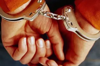 Homem é levado para a DP com mandado de prisão aberto
