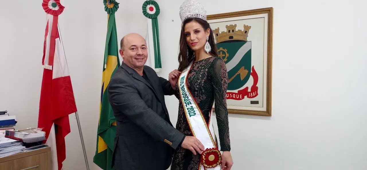 Shaiani Alini Hodecker &eacute; a nova Miss Brusque