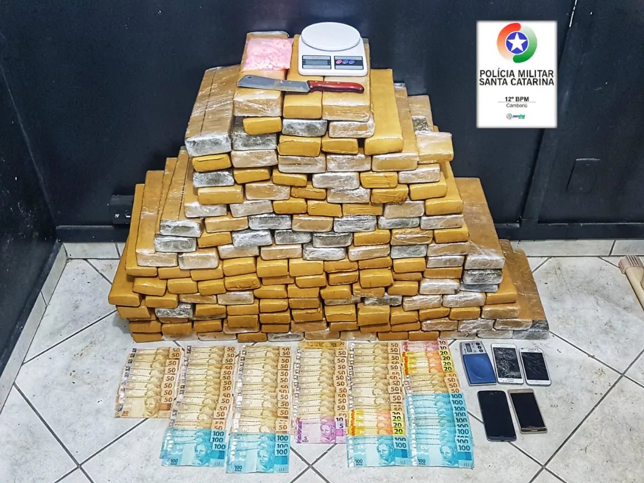 PM prende cinco traficantes com quase 170 kg de maconha