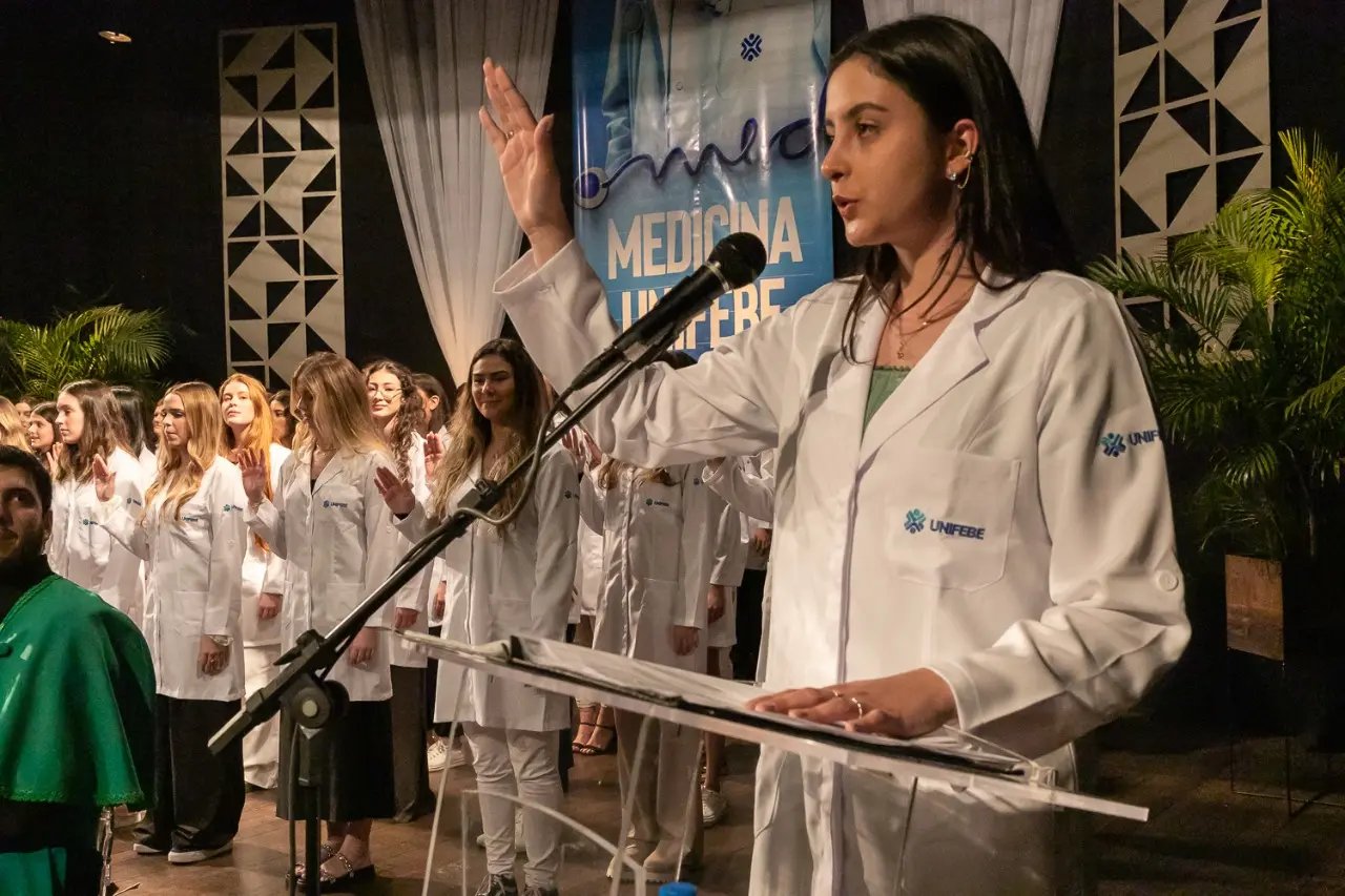 Unifebe realiza Cerim&ocirc;nia do Jaleco e Aula Magna para calouros de Medicina