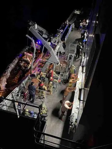 Marinha e PF apreendem barco com coca&iacute;na na costa de Pernambuco