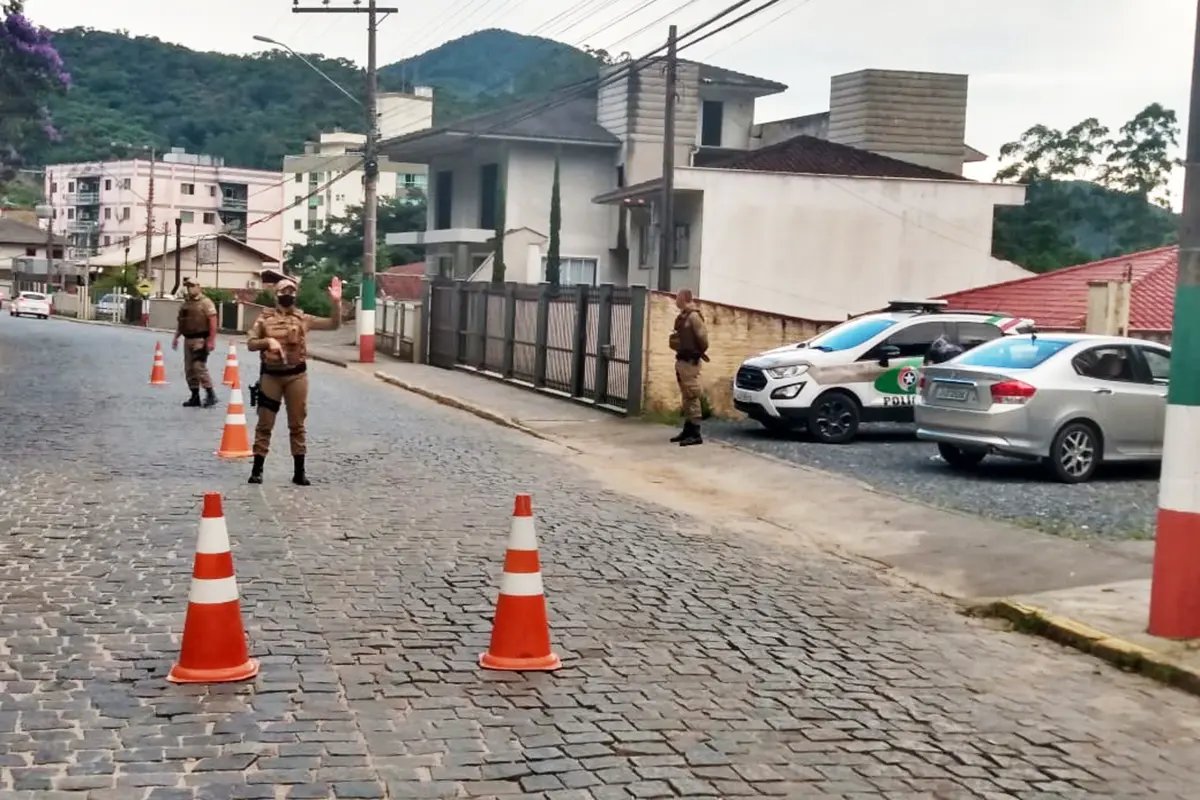 Em abordagem PM flagra jovem com droga