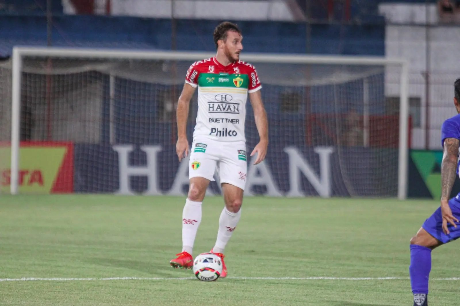 Zagueiro Ianson volta a ser relacionado