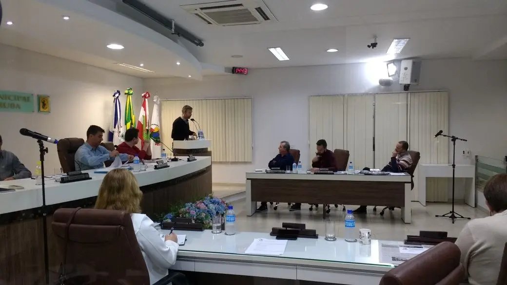 Trânsito e crise política em debate na Câmara de Guabiruba