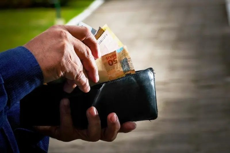 Projeto que reajusta o sal&aacute;rio m&iacute;nimo estadual chega &agrave; Assembleia