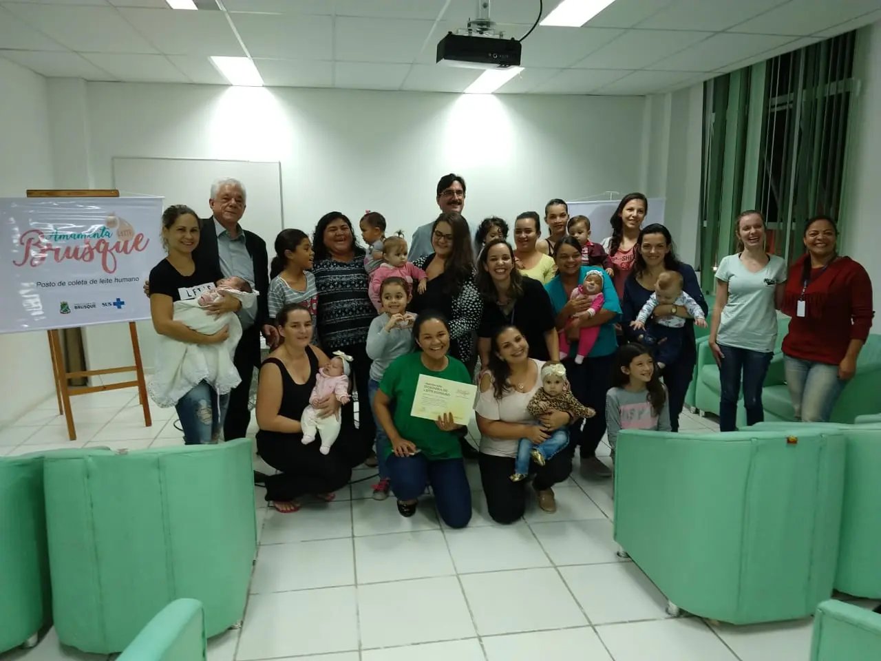 Doadoras de leite humano s&atilde;o homenageadas pelo programa Amamenta Brusque