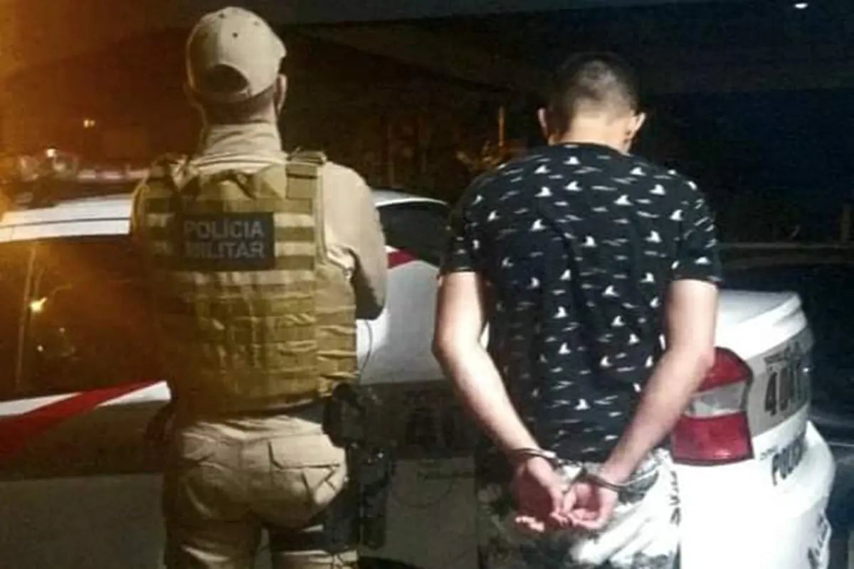 Pai mata filho de tr&ecirc;s meses por estrangulamento