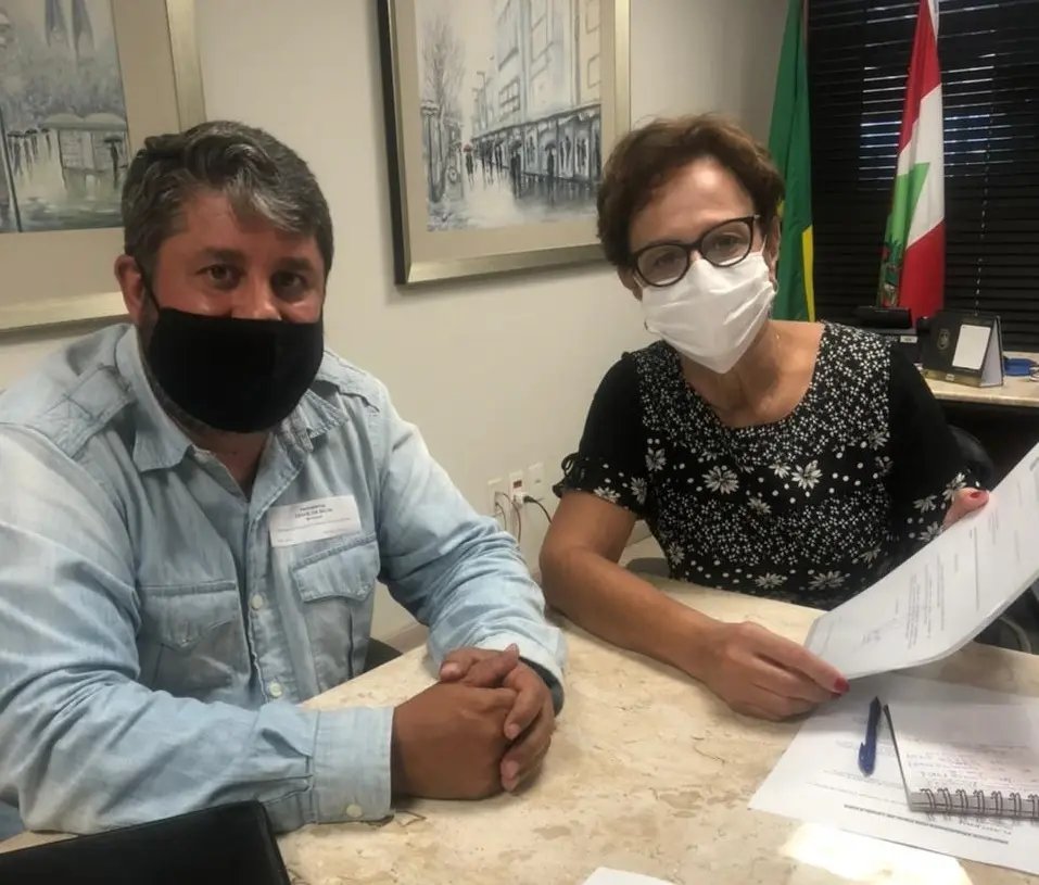 Servi&ccedil;os para melhorias nas rodovias Ivo Silveira e Gentil Batisti Archer s&atilde;o o foco de reivindica&ccedil;&otilde;es feitas por vereador &agrave; deputada estadual