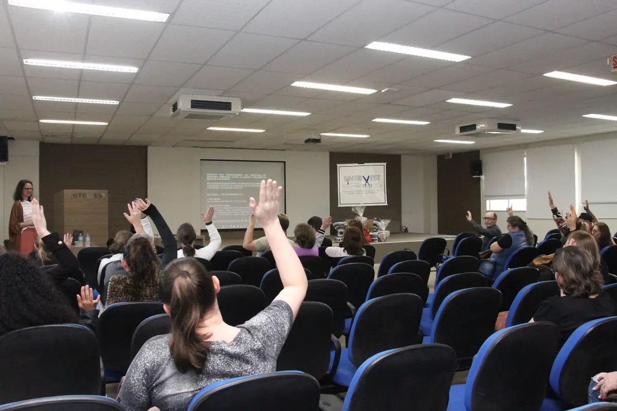 Vestuaristas aprovam reivindica&ccedil;&otilde;es para campanha salarial 