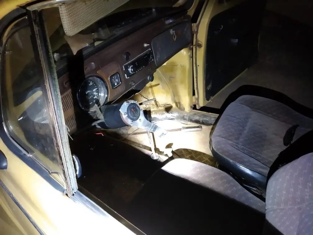 Homem embriagado &eacute; preso dirigindo um Fusca sem volante, em Santa Catarina