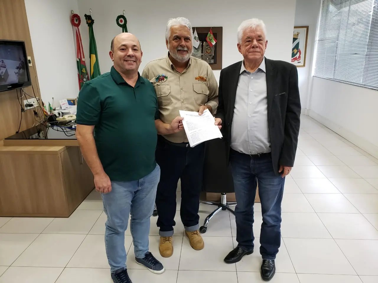 Prefeitura assina contrato de concess&atilde;o com o Brusque Jeep Clube