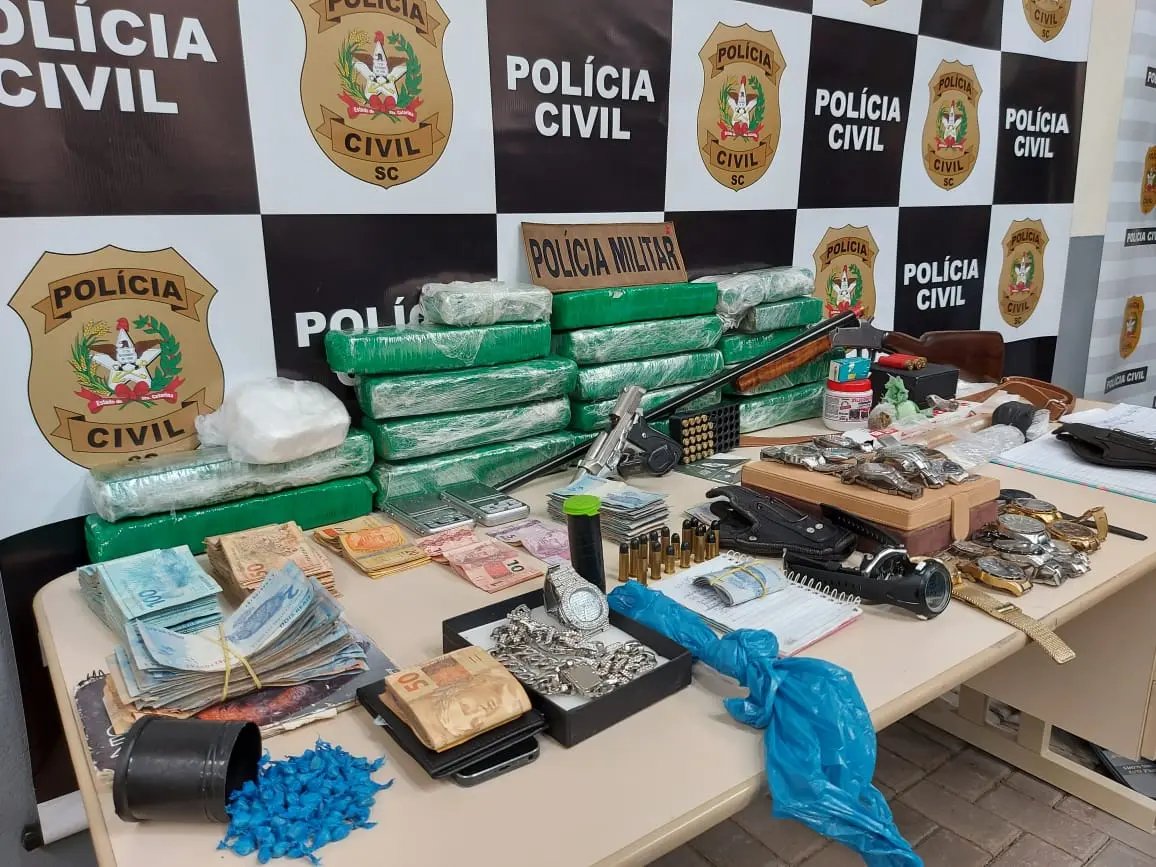 Apreens&otilde;es de armas e drogas, e nove pessoas presas em Gaspar