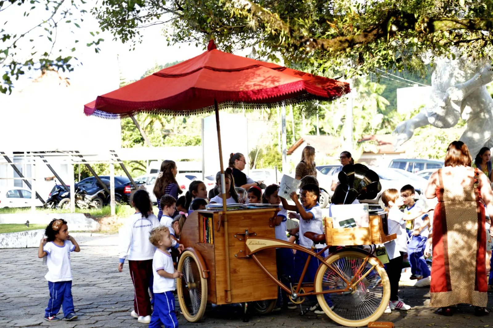Praça Theodoro Debatin recebe Bibliobike