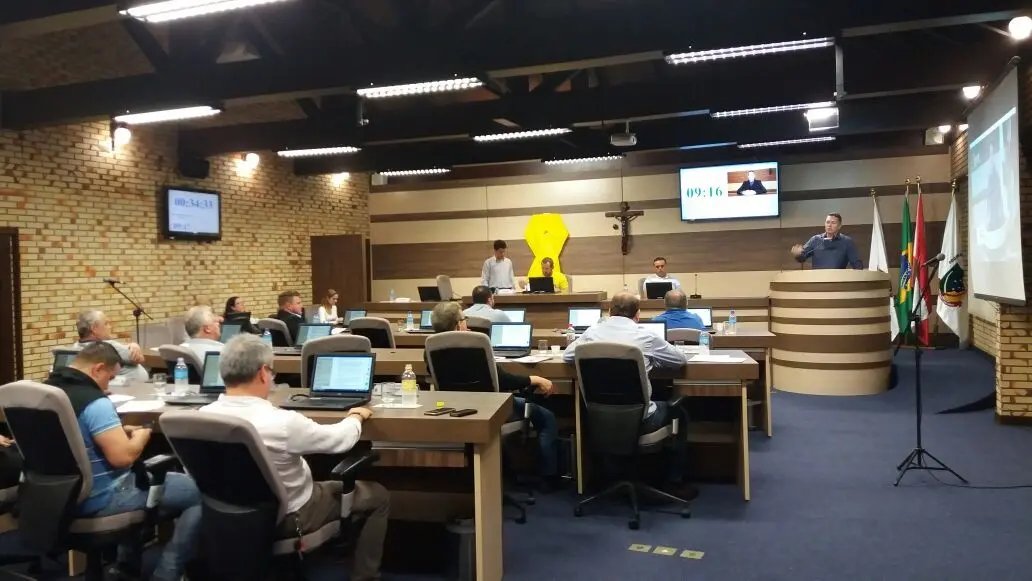 Câmara adia votação do Refis
