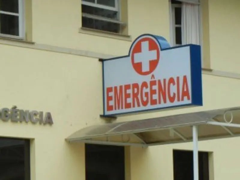 Homem embriagado e exaltado fere outro com golpe de faca