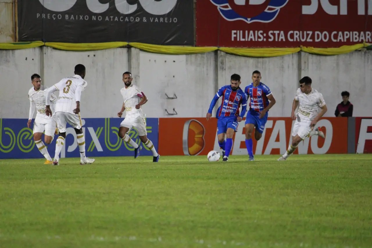 Renaux pressiona, mas fica no empate contra o Crici&uacute;ma