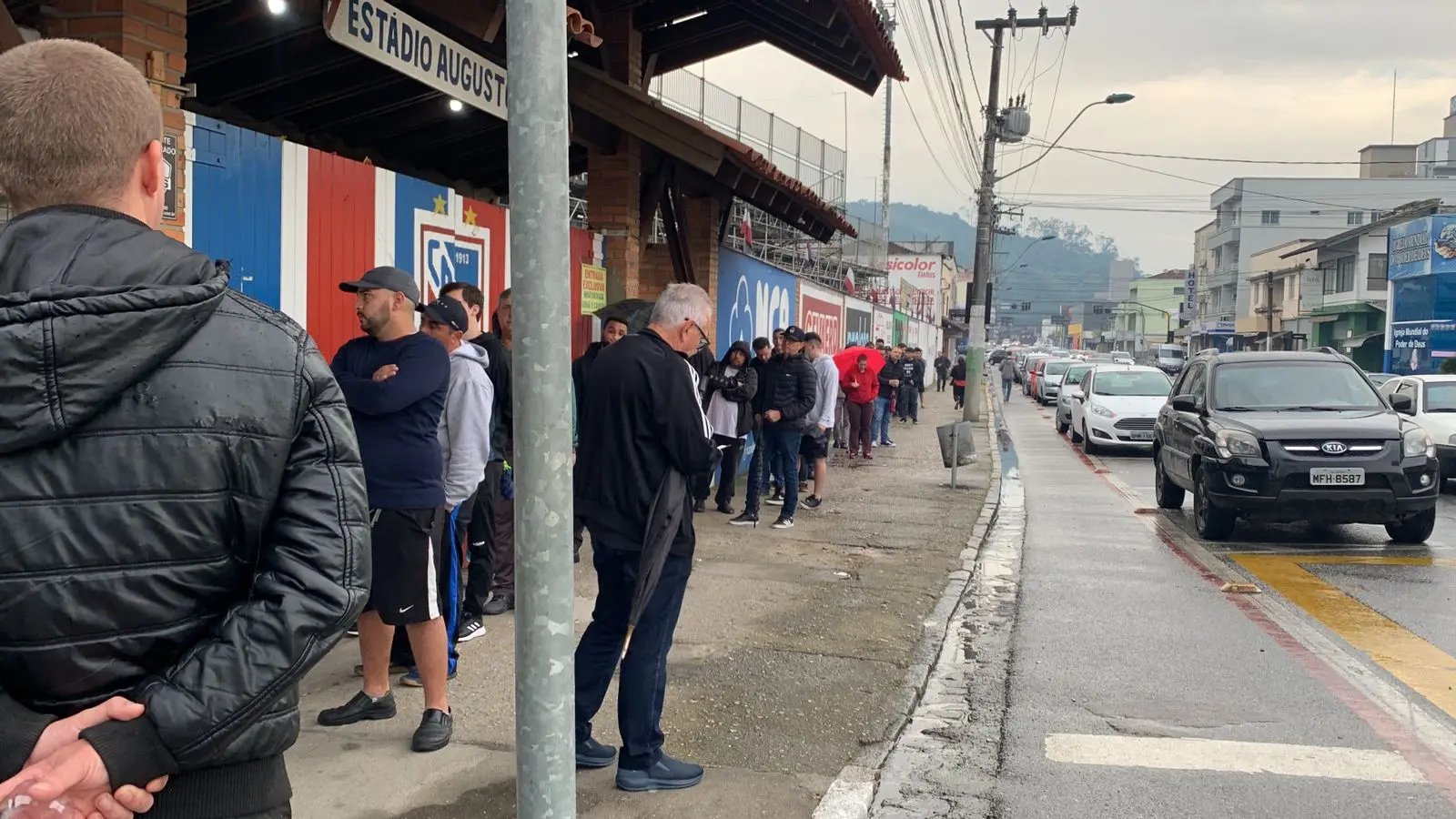 Gremistas esgotam ingressos para jogo contra o Brusque
