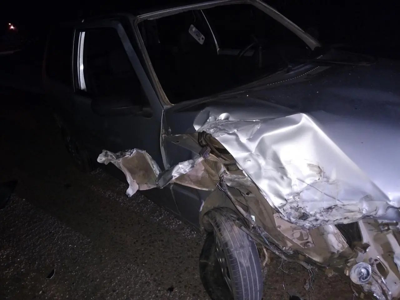 Carros ficam destru&iacute;dos ap&oacute;s colis&atilde;o em rodovia