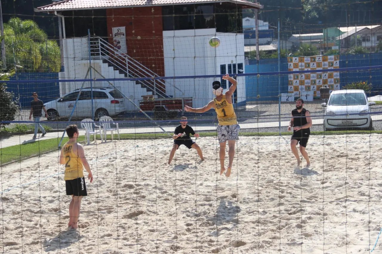 Guarani vence no voleibol de praia feminino e S&atilde;o Lu&iacute;z no masculino
