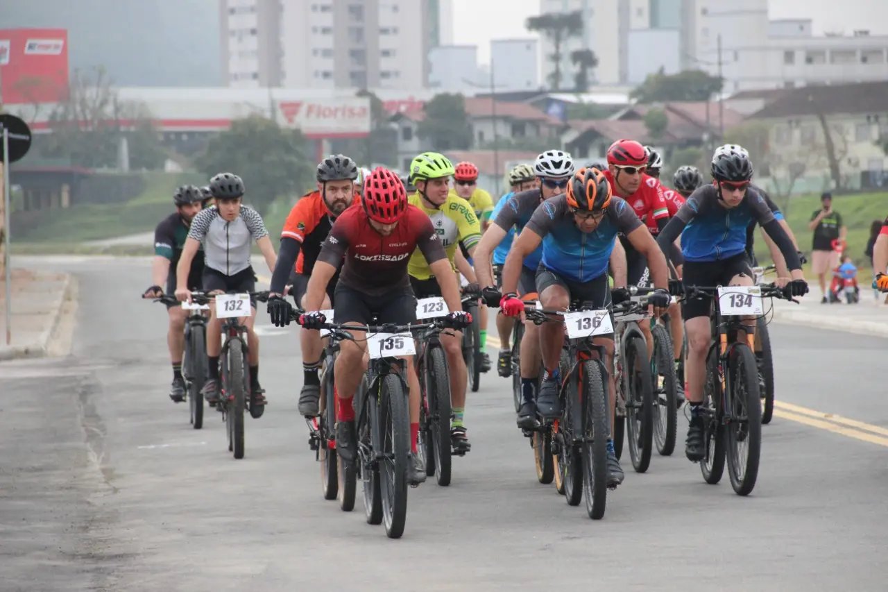 Bom p&uacute;blico e uma grande corrida decidiu o mountain bike nos Jogos Comunit&aacute;rios