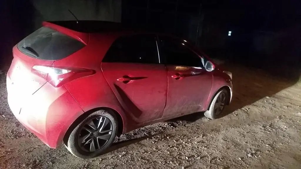 Casal assalta motorista de aplicativo e ve&iacute;culo &eacute; encontrado abandonado tempo depois, em Brusque       