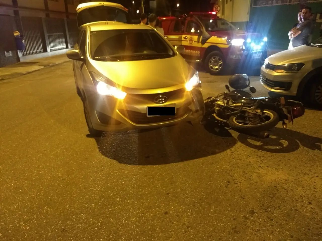 Motociclista &eacute; conduzido ao hospital ap&oacute;s se envolver em acidente no Steffen