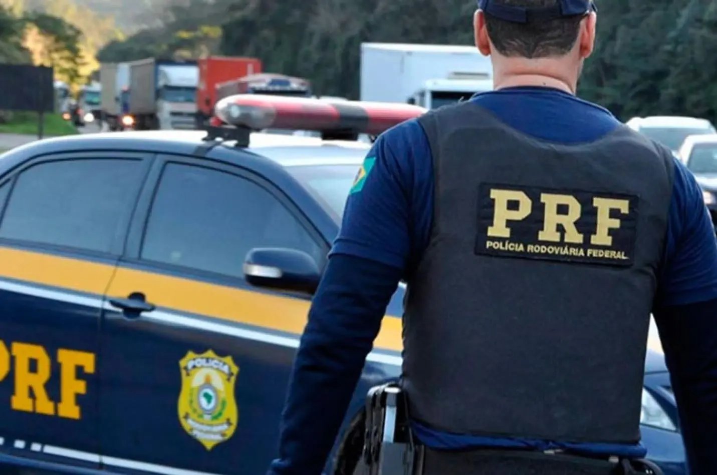  PRF apreende armas e carregadores de pistolas em tanque de combust&iacute;vel 