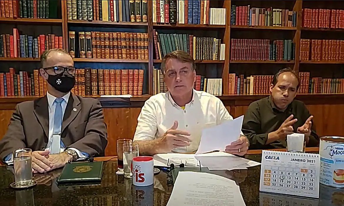 Bolsonaro convoca reuni&atilde;o para discutir pre&ccedil;o dos combust&iacute;veis
