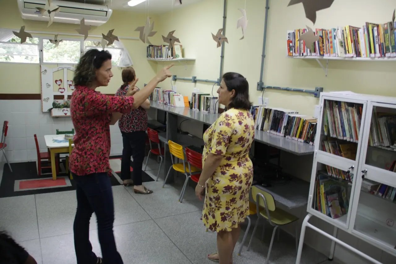 CEI Maria Clara Furtado inaugura biblioteca comunit&aacute;ria