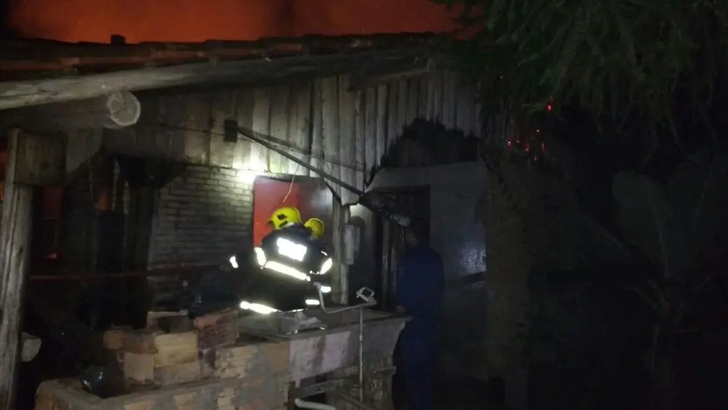 Incêndio destrói residência no Lageado Alto