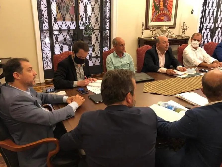 Prefeito de Botuver&aacute; participa de audi&ecirc;ncia com o governador