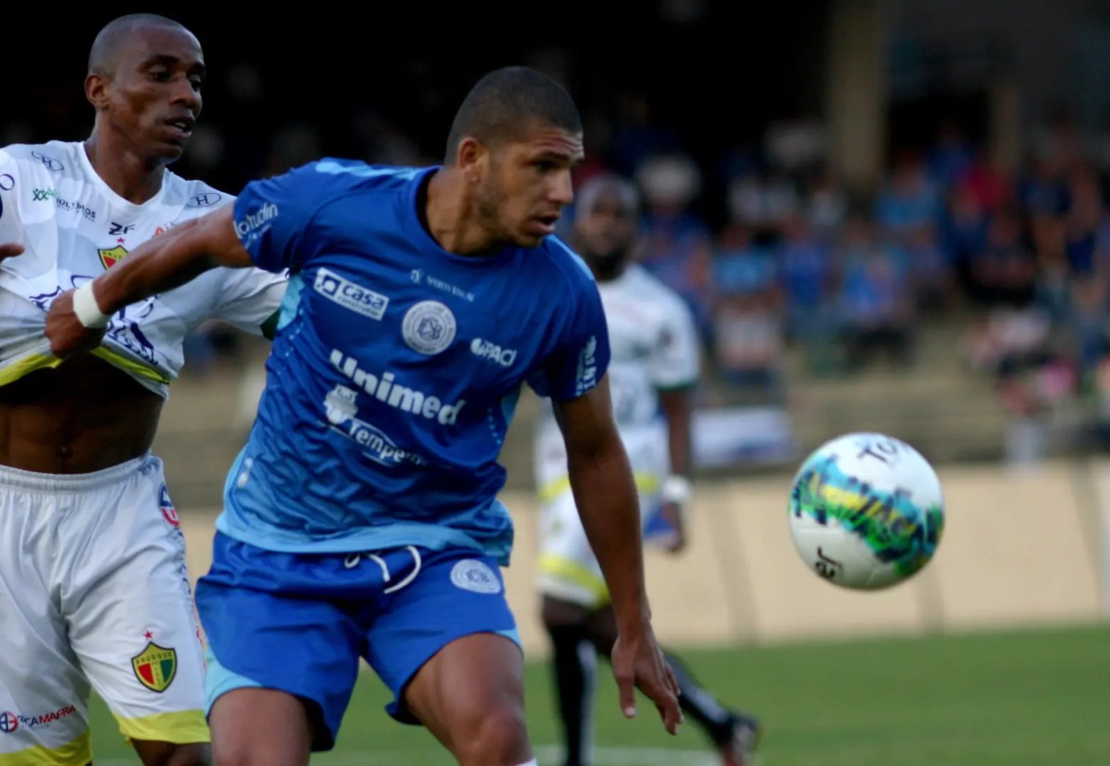 Atacante ex-São Bento e zagueiro ex-Tubarão no Brusque