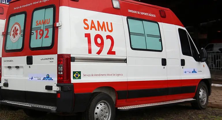 Homem leva facada no t&oacute;rax ap&oacute;s deixar bar no Steffen