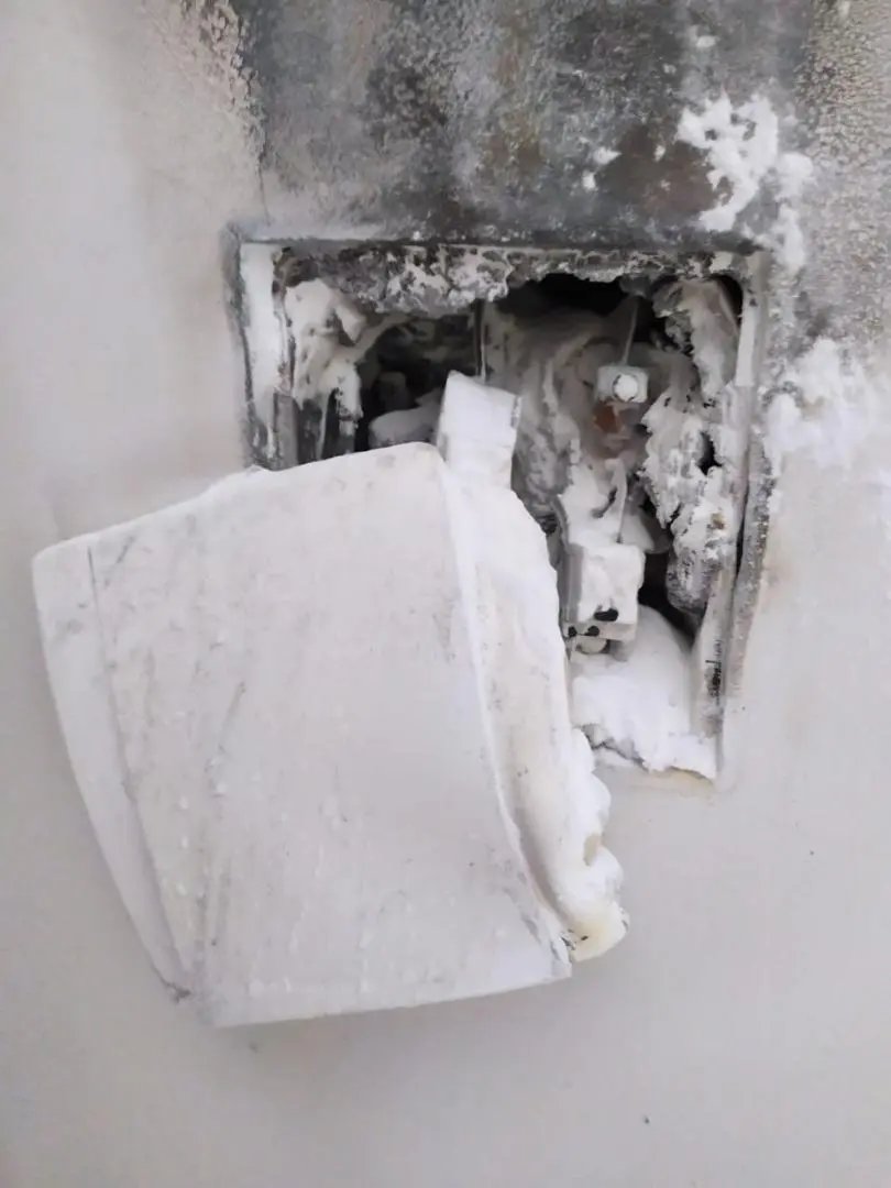Idoso evita que a pr&oacute;pria casa seja consumida pelo fogo durante inc&ecirc;ndio