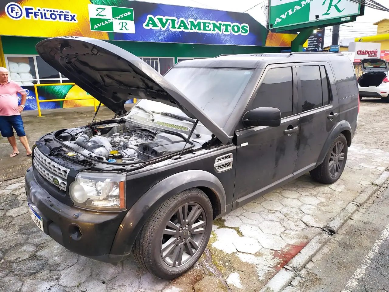 Ve&iacute;culo pega fogo na Rodovia Ant&ocirc;nio Heil