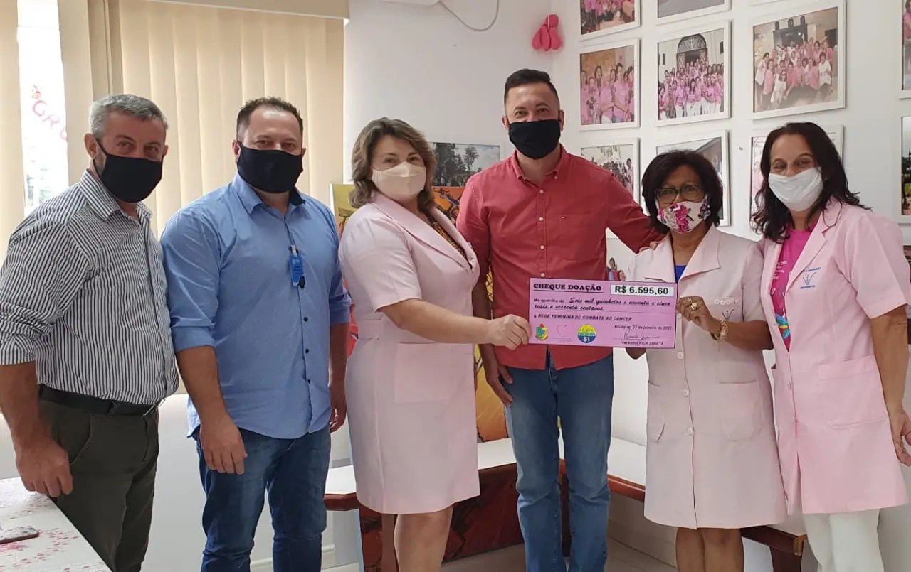 Vereador doa o primeiro sal&aacute;rio e promete o mesmo com os demais que vai receber