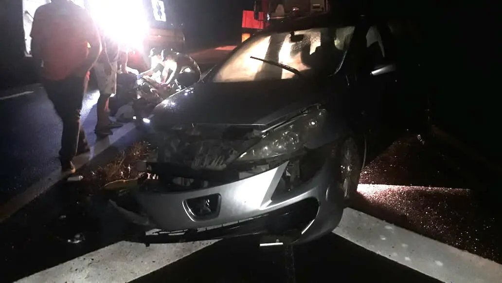 Carro de Brusque sai da pista na BR 470 e deixa casal ferido