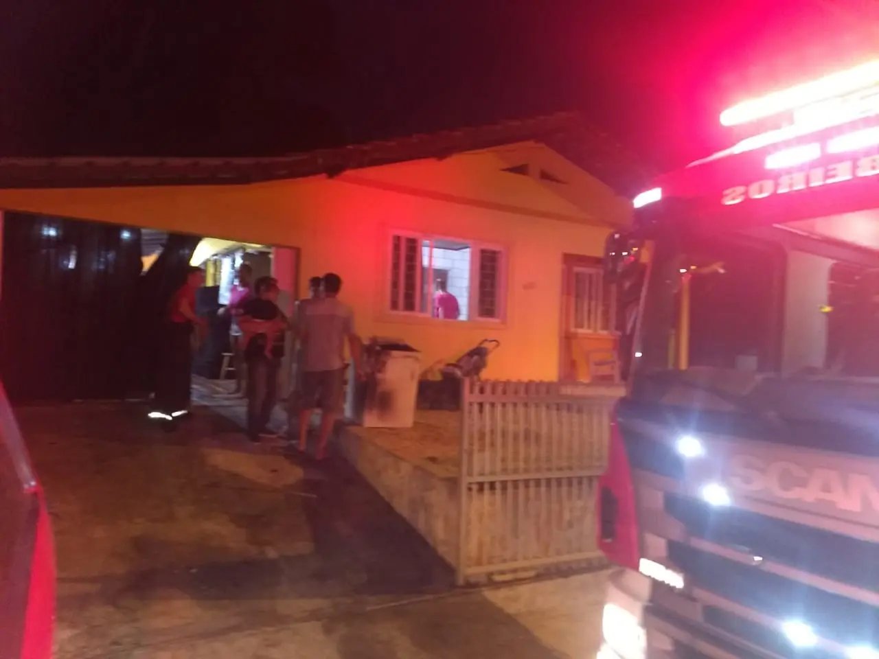 Instala&ccedil;&atilde;o inadequada gera principio de inc&ecirc;ndio em resid&ecirc;ncia no Primeiro de Maio