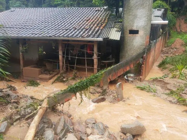 28 pessoas est&atilde;o em abrigos em Guabiruba ap&oacute;s a enxurrada