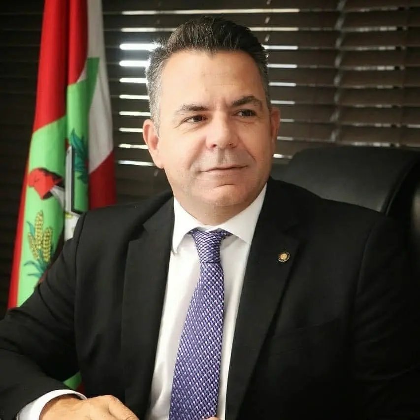 Deputado Vampiro ser&aacute; o secret&aacute;rio de estado da Educa&ccedil;&atilde;o